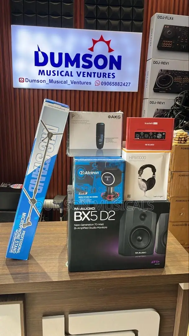 Bx5d2, 2i2 Scarlett Soundcard, Akg P120 , Behringer Hpm1000, Mic Stand