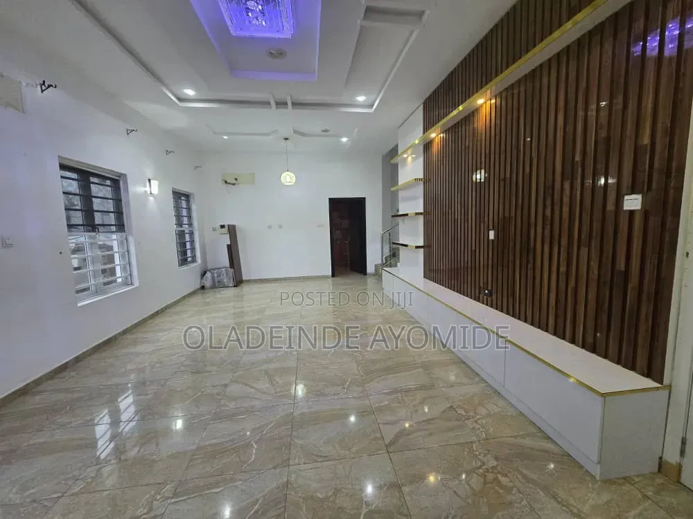 5bdrm Duplex in Agungi for rent