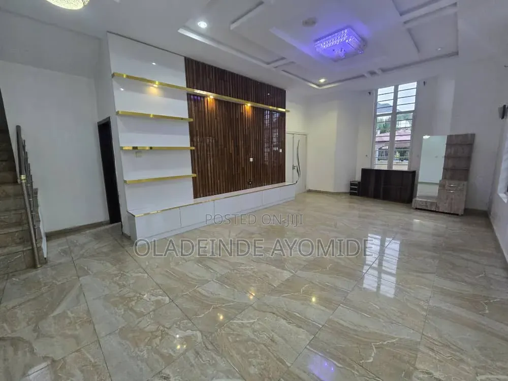 5bdrm Duplex in Agungi for rent