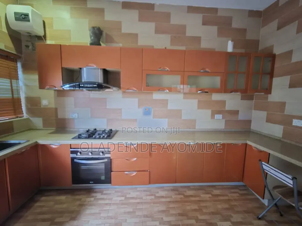 5bdrm Duplex in Agungi for rent