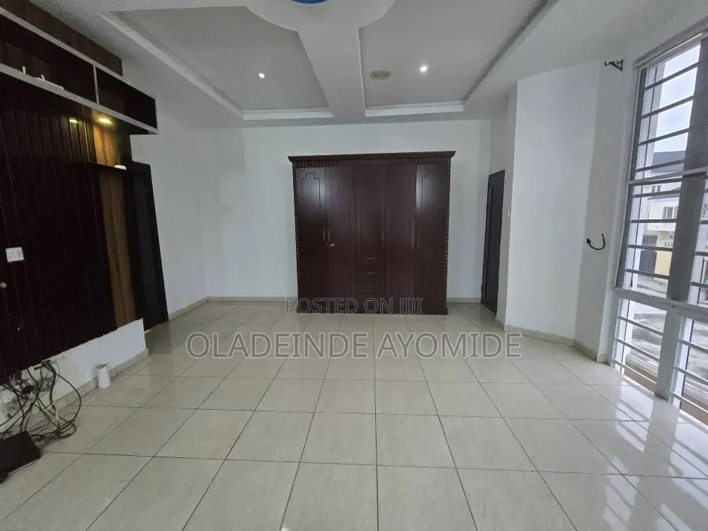 5bdrm Duplex in Agungi for rent