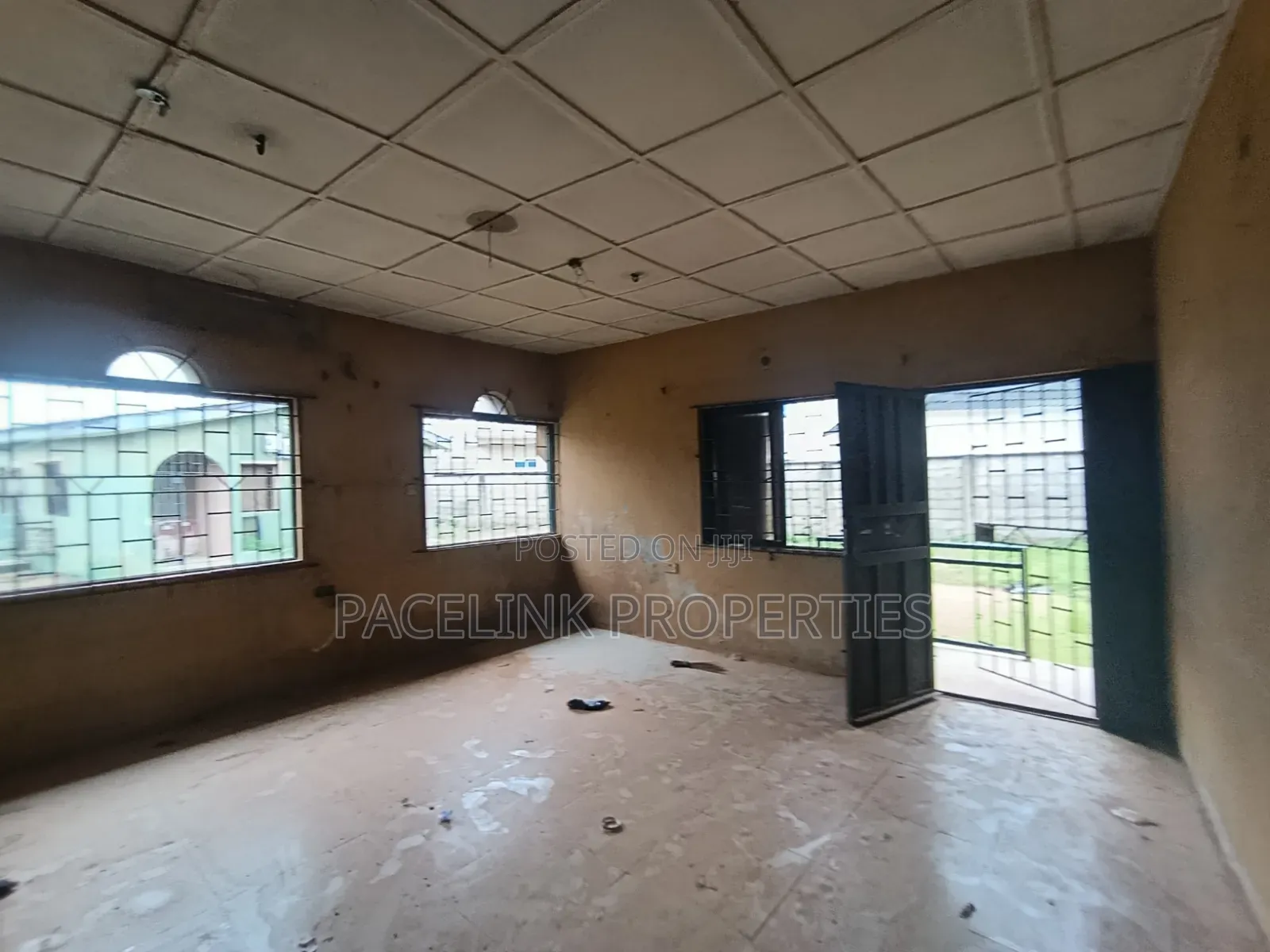 12bdrm Block of Flats in Ipaja / Ipaja for sale