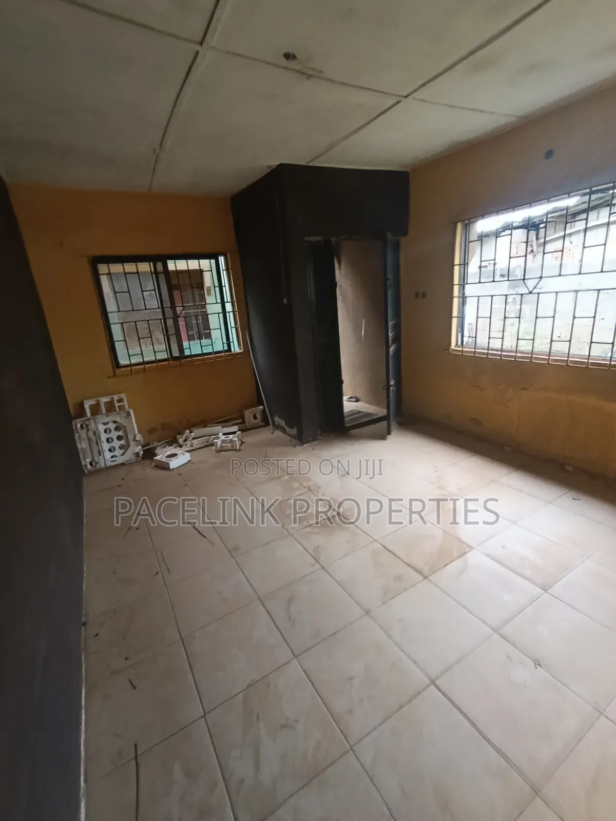 12bdrm Block of Flats in Ipaja / Ipaja for sale