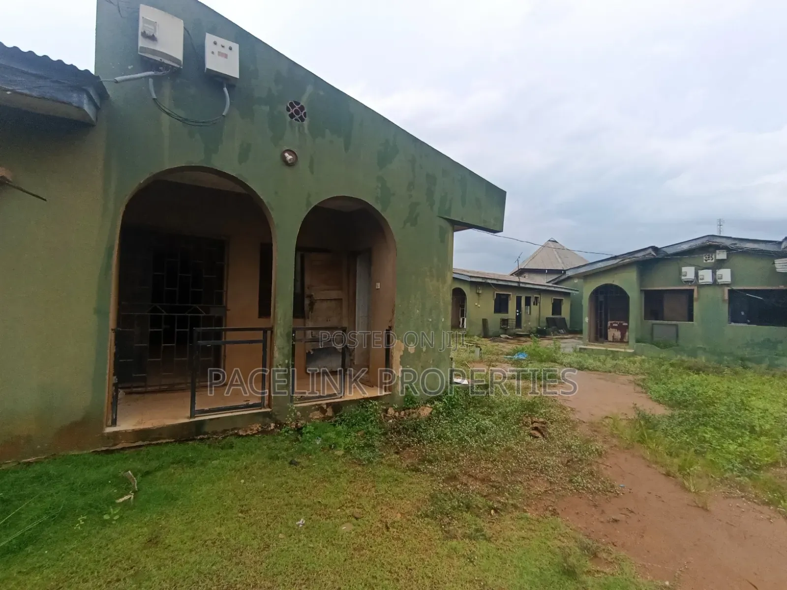 12bdrm Block of Flats in Ipaja / Ipaja for sale