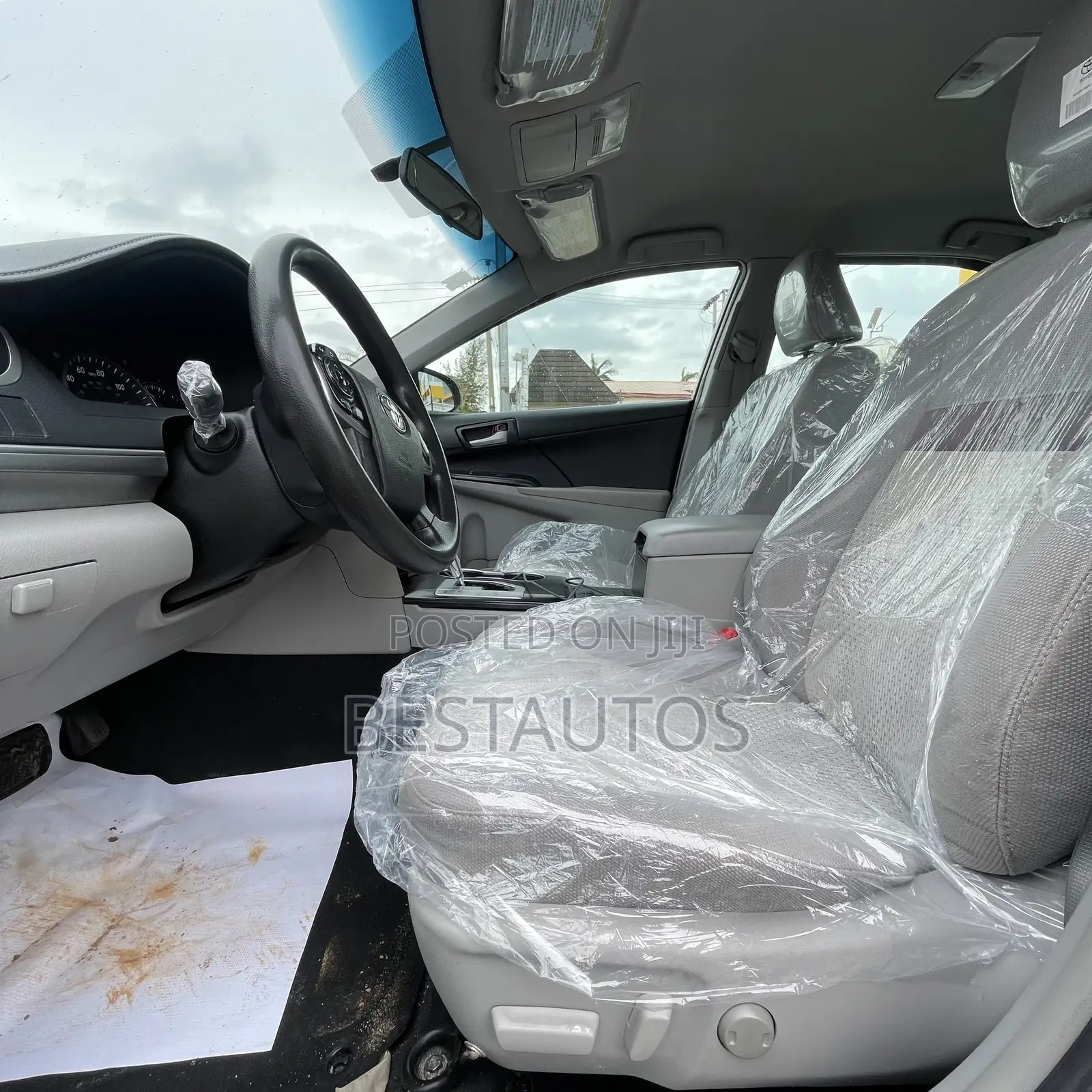 Toyota Camry LE 4dr Sedan (2.5L 4cyl 6A) 2014 White