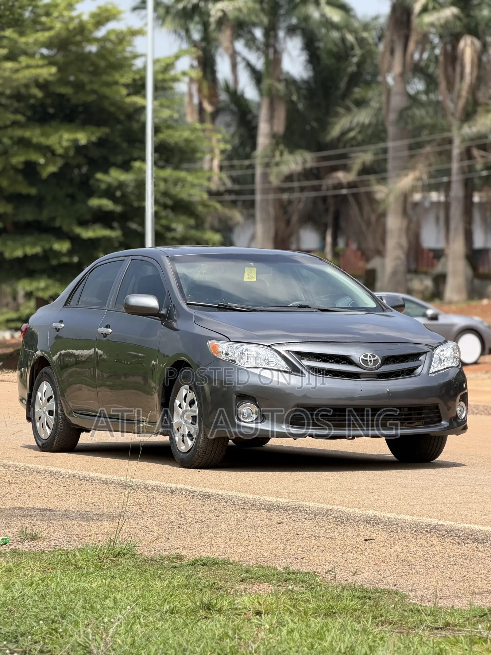 Toyota Corolla LE 4dr Sedan (1.8L 4cyl 4A) 2013 Gray