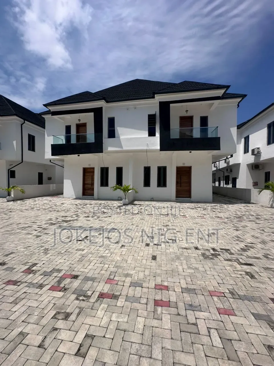 4bdrm Duplex in Harris Drive Vgc for sale
