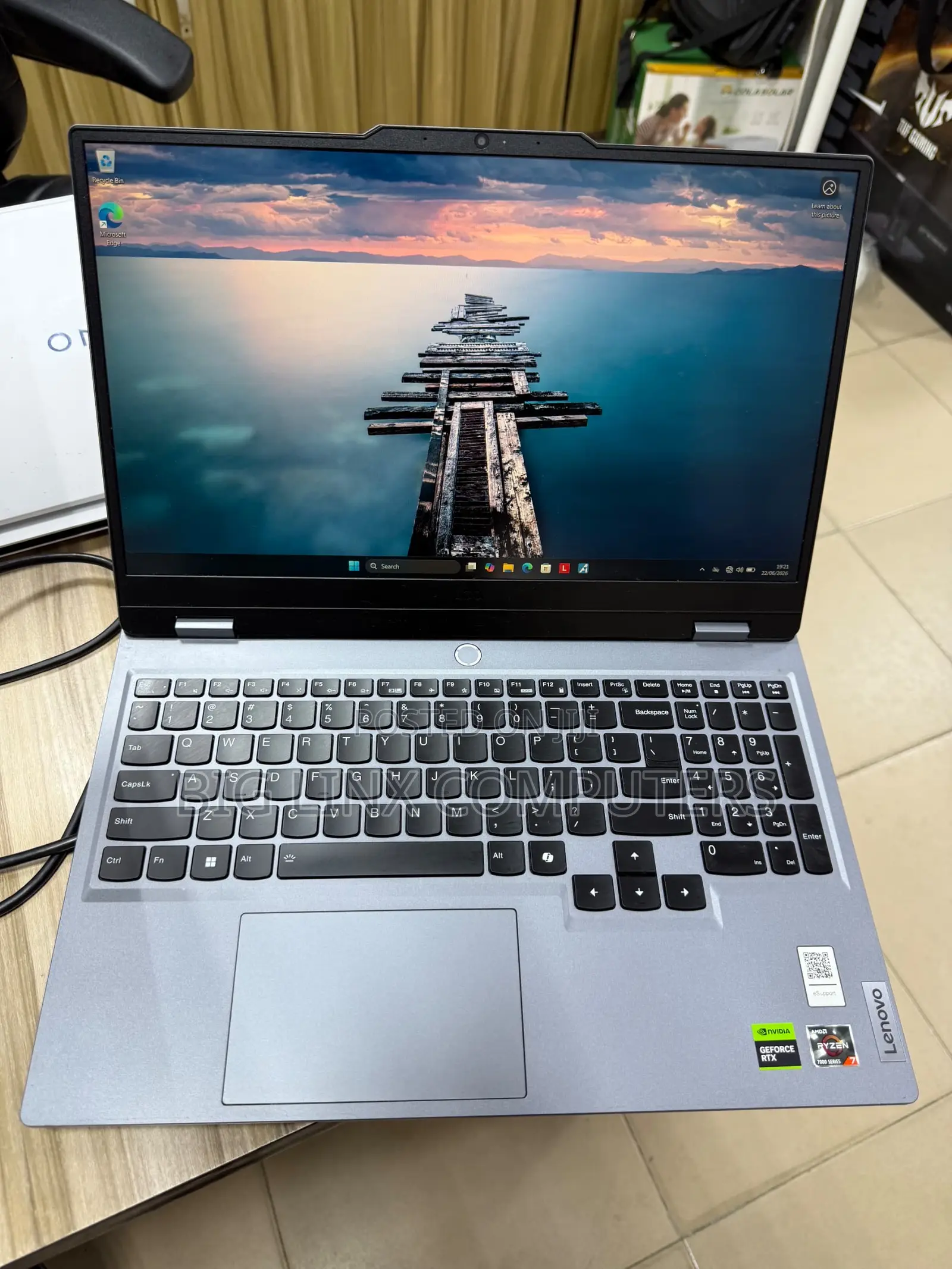 Laptop Lenovo LOQ 15ARP9 16GB AMD Ryzen 7 SSD 512GB