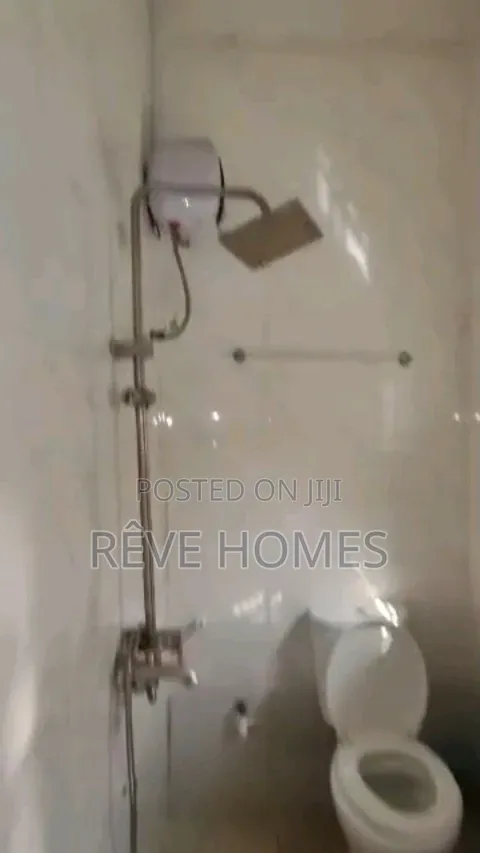 2bdrm Block of Flats in Adekunle for rent