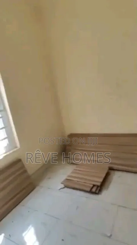 2bdrm Block of Flats in Adekunle for rent