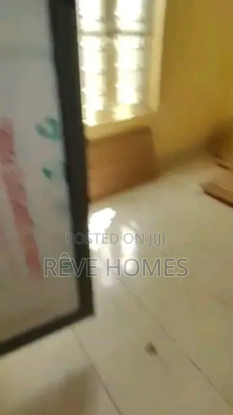 2bdrm Block of Flats in Adekunle for rent