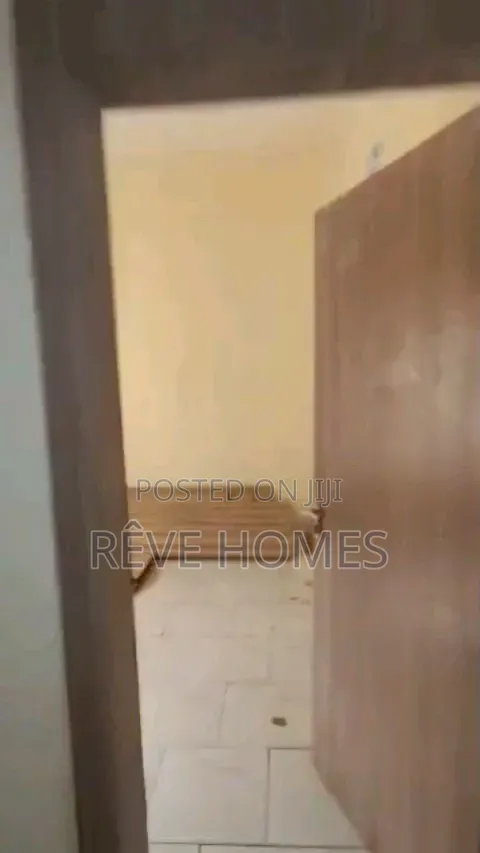 2bdrm Block of Flats in Adekunle for rent