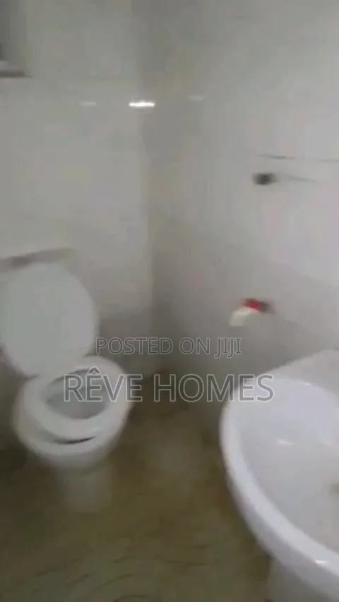 2bdrm Block of Flats in Adekunle for rent