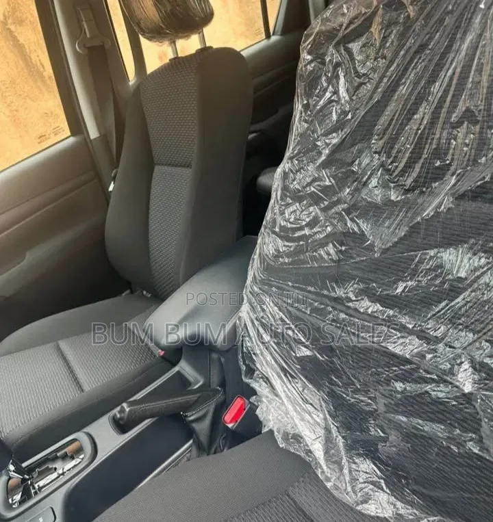 New Toyota Hilux 2025 Black