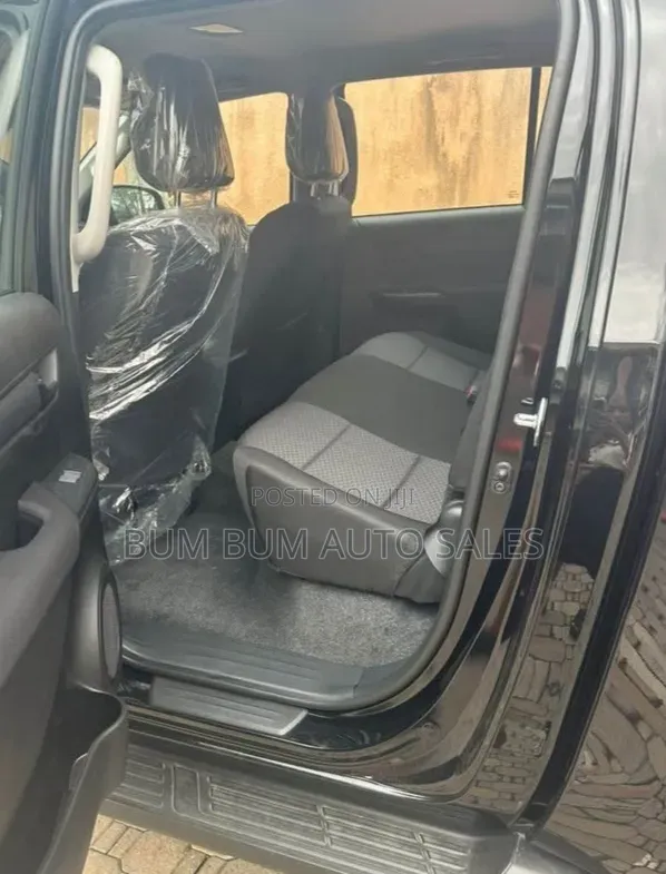 New Toyota Hilux 2025 Black