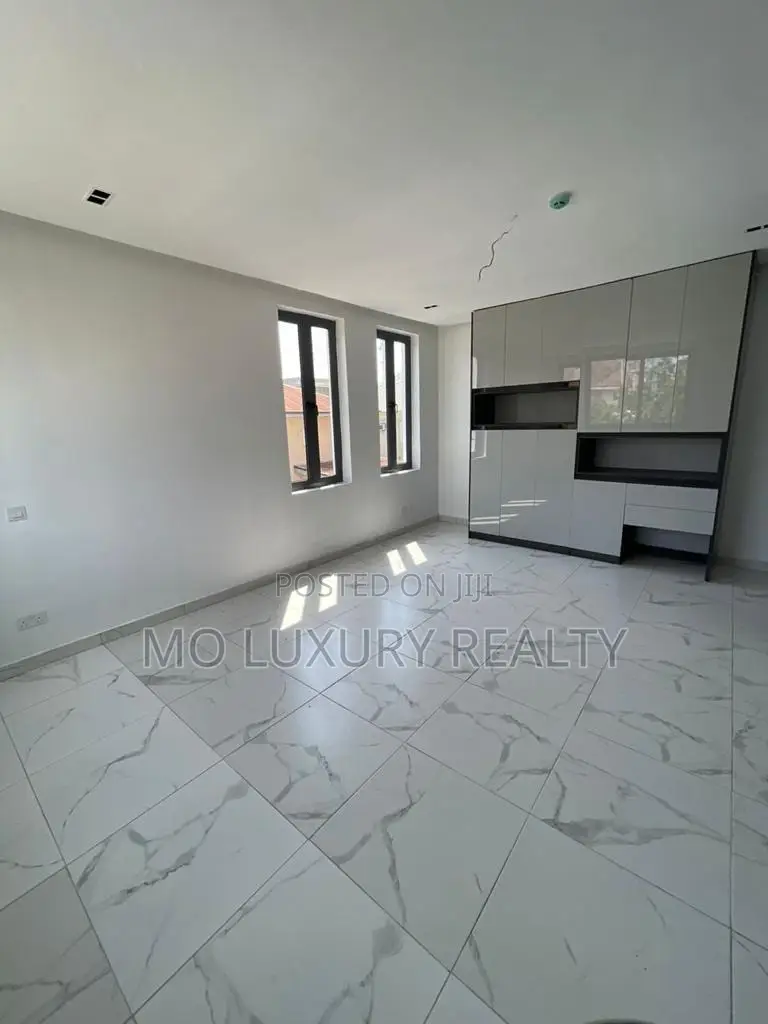 3bdrm Apartment in Lekki Phase 1 for rent