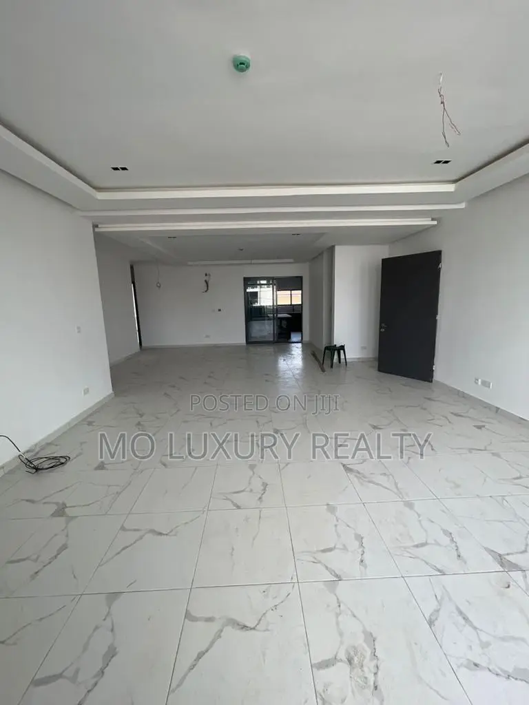 3bdrm Apartment in Lekki Phase 1 for rent