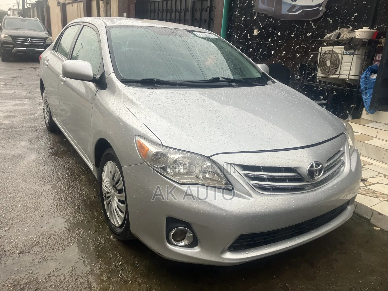 Toyota Corolla LE 4dr Sedan (1.8L 4cyl 4A) 2013 Silver