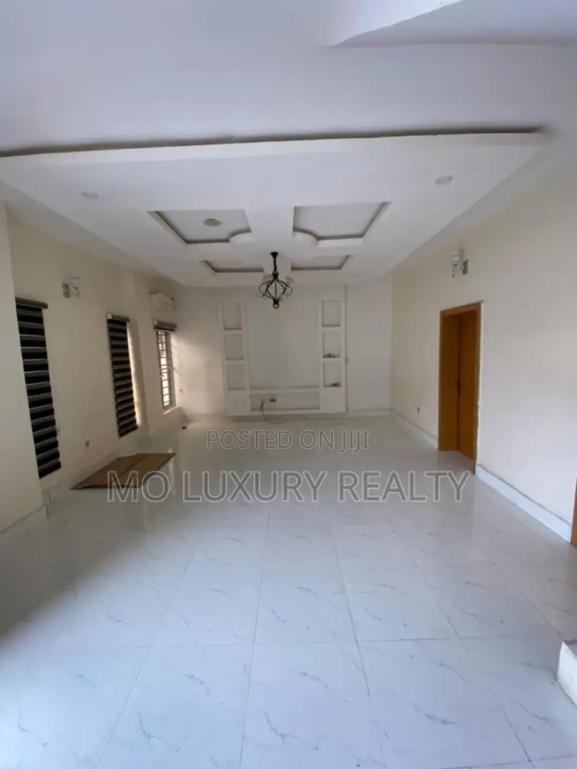4bdrm Duplex in Ikota for rent