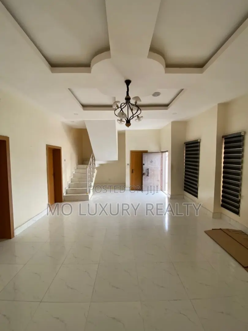 4bdrm Duplex in Ikota for rent