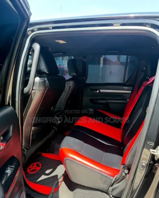 Toyota Hilux 2021 Black