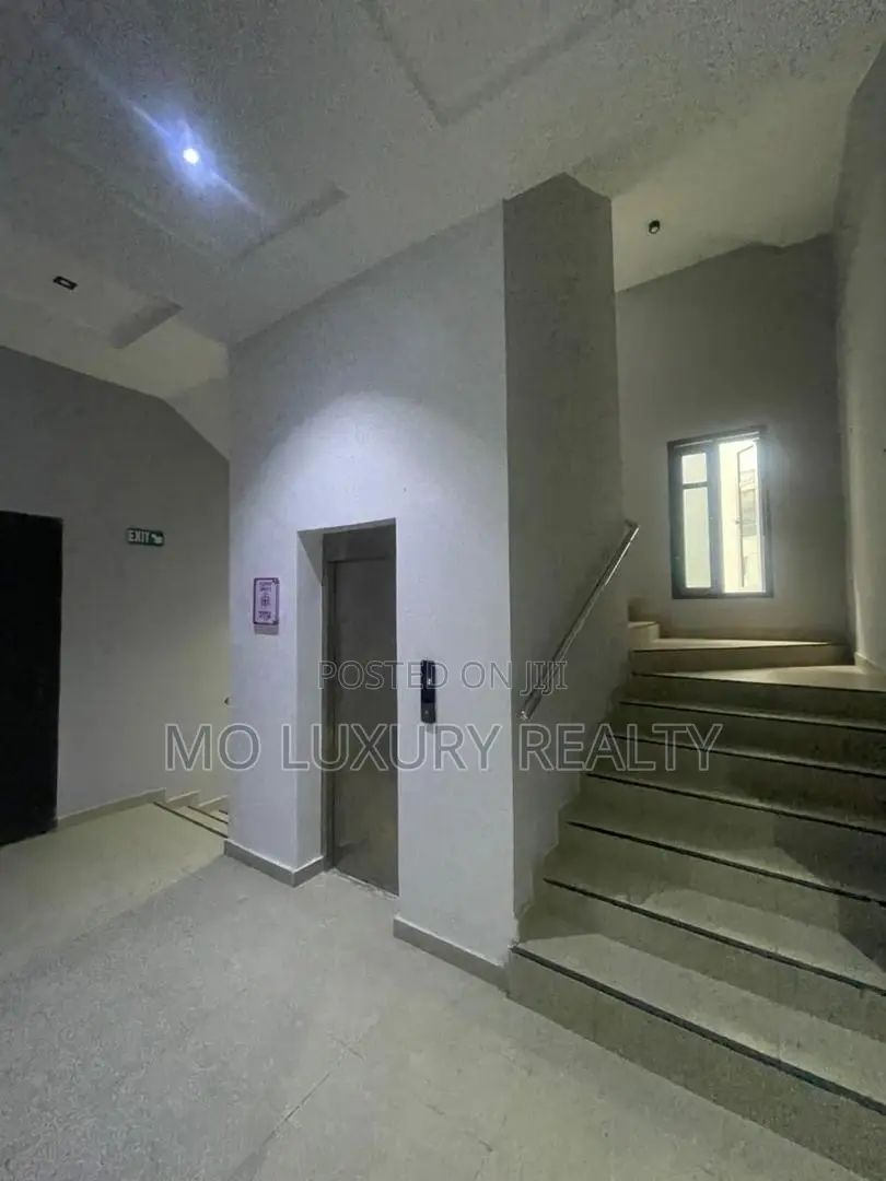 2bdrm Apartment in Lekki Phase 1 for rent