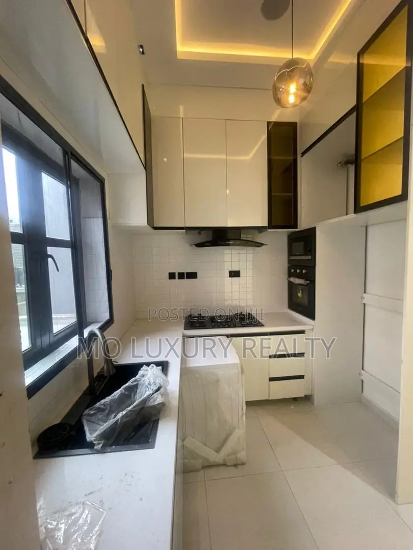 2bdrm Apartment in Lekki Phase 1 for rent