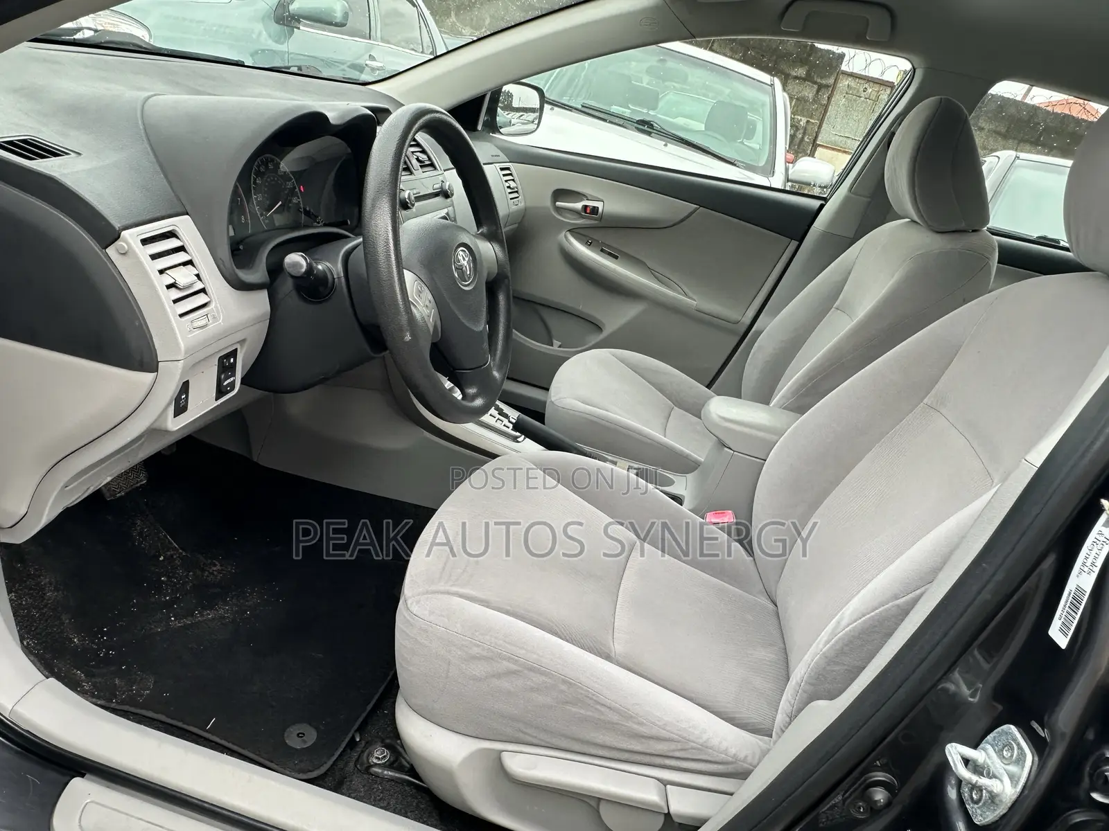 Toyota Corolla LE Special Edition 4dr Sedan (1.8L 4cyl 4A) 2013 Gray
