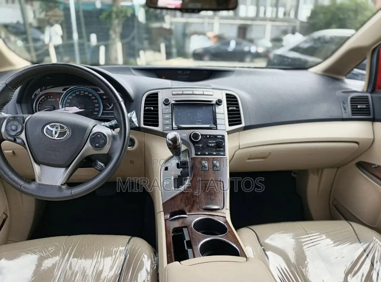 Toyota Venza XLE 4dr Wagon AWD (2.7L 4cyl 6A) 2015 Red