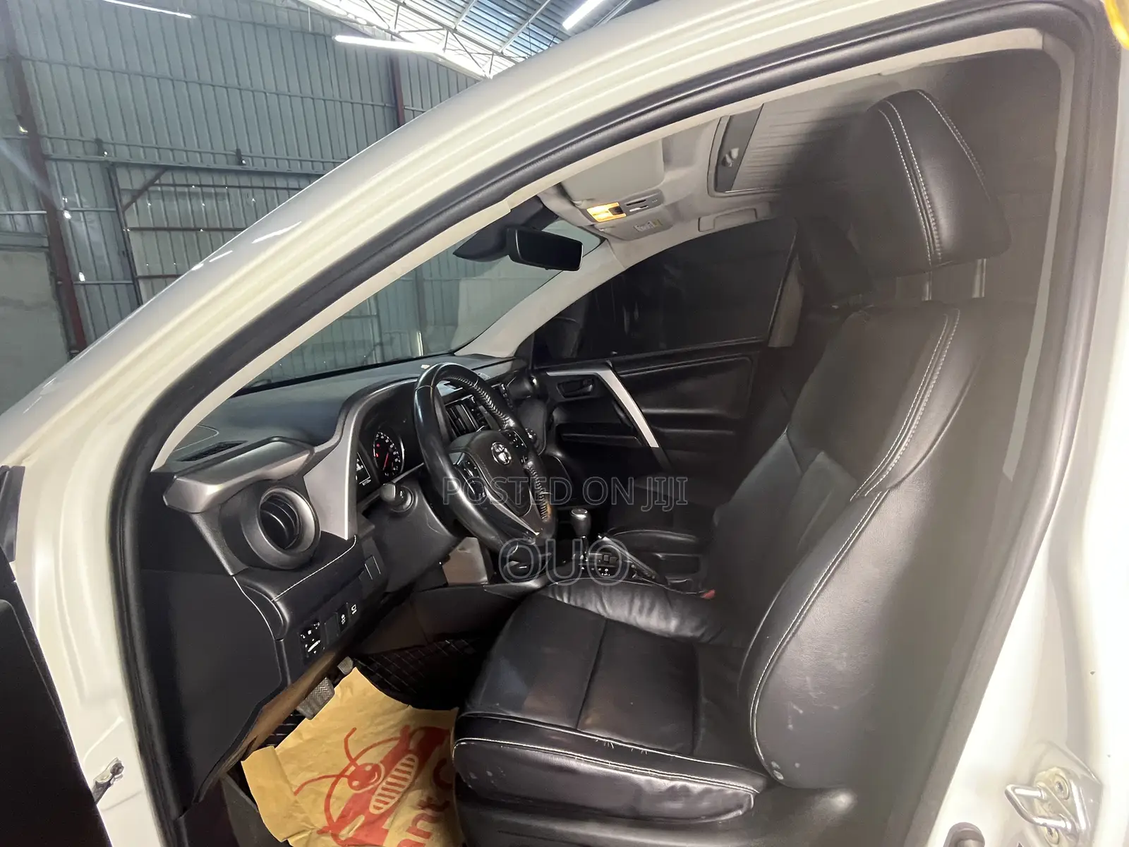 Toyota RAV4 Adventure 4dr SUV AWD (2.5L 4cyl 6A) 2018 White