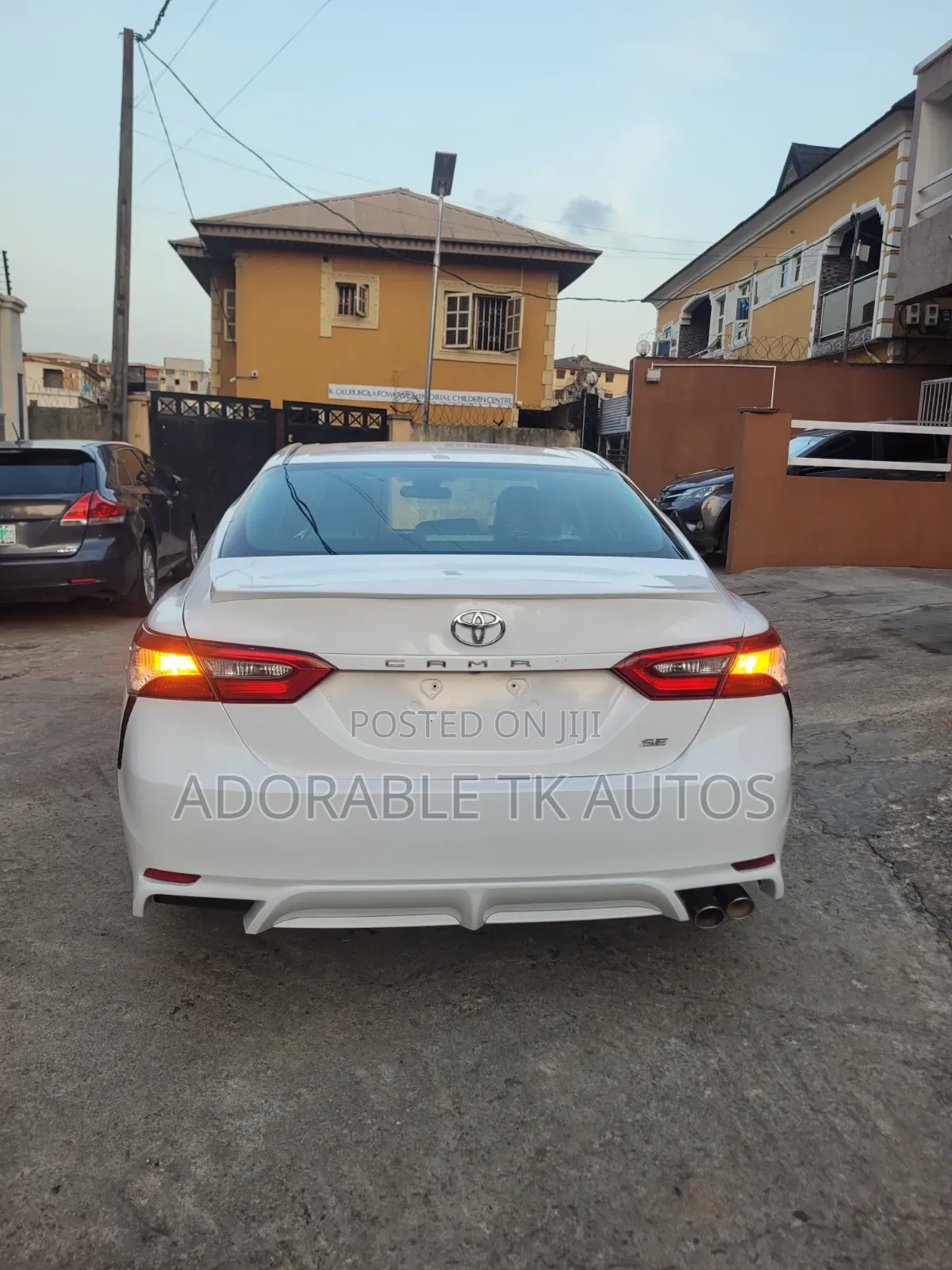 Toyota Camry SE FWD (2.5L 4cyl 8AM) 2018 White