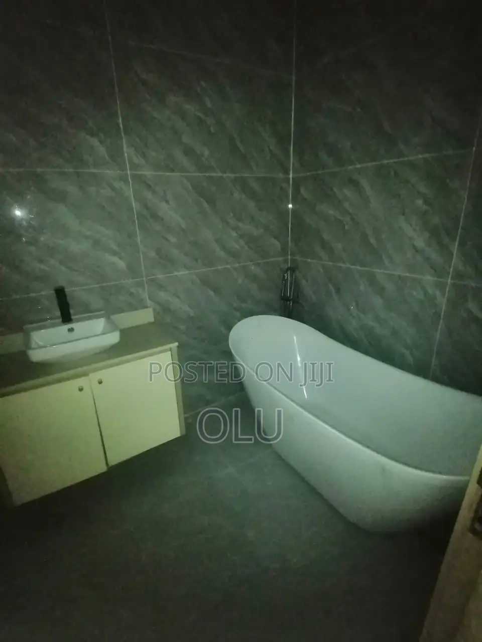 5bdrm Duplex in Off Admiralty, Lekki Phase 1 for sale