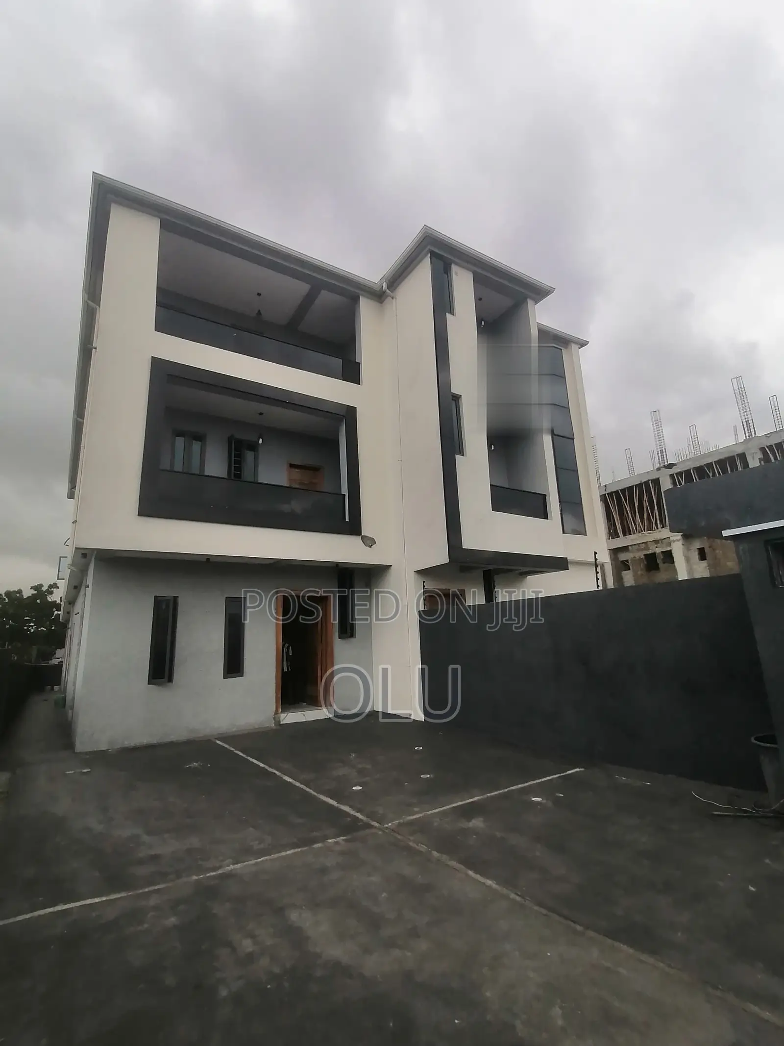 5bdrm Duplex in Off Admiralty, Lekki Phase 1 for sale