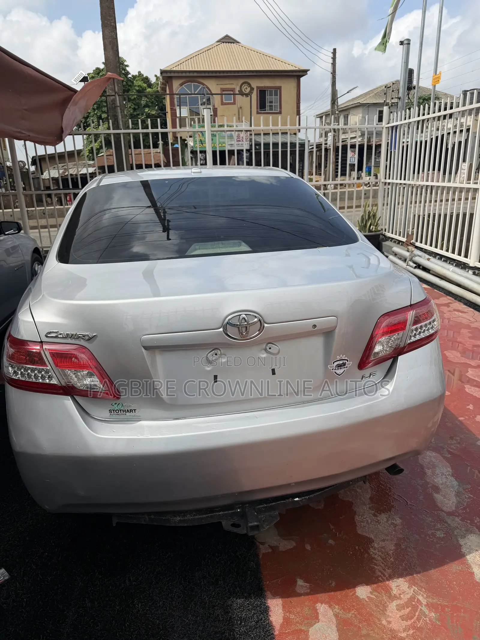Toyota Camry LE 4dr Sedan (2.5L 4cyl 6A) 2011 Silver