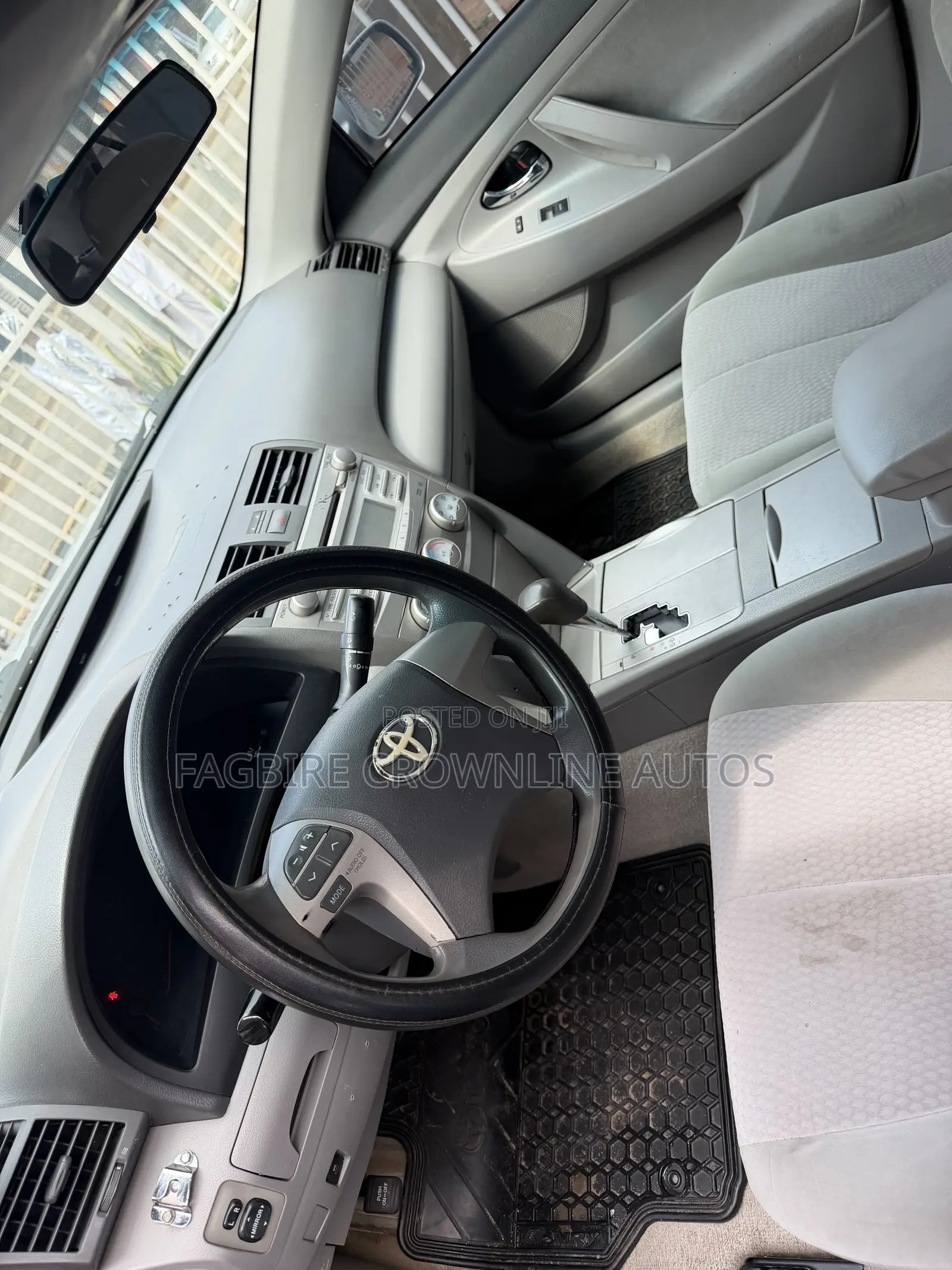 Toyota Camry LE 4dr Sedan (2.5L 4cyl 6A) 2011 Silver