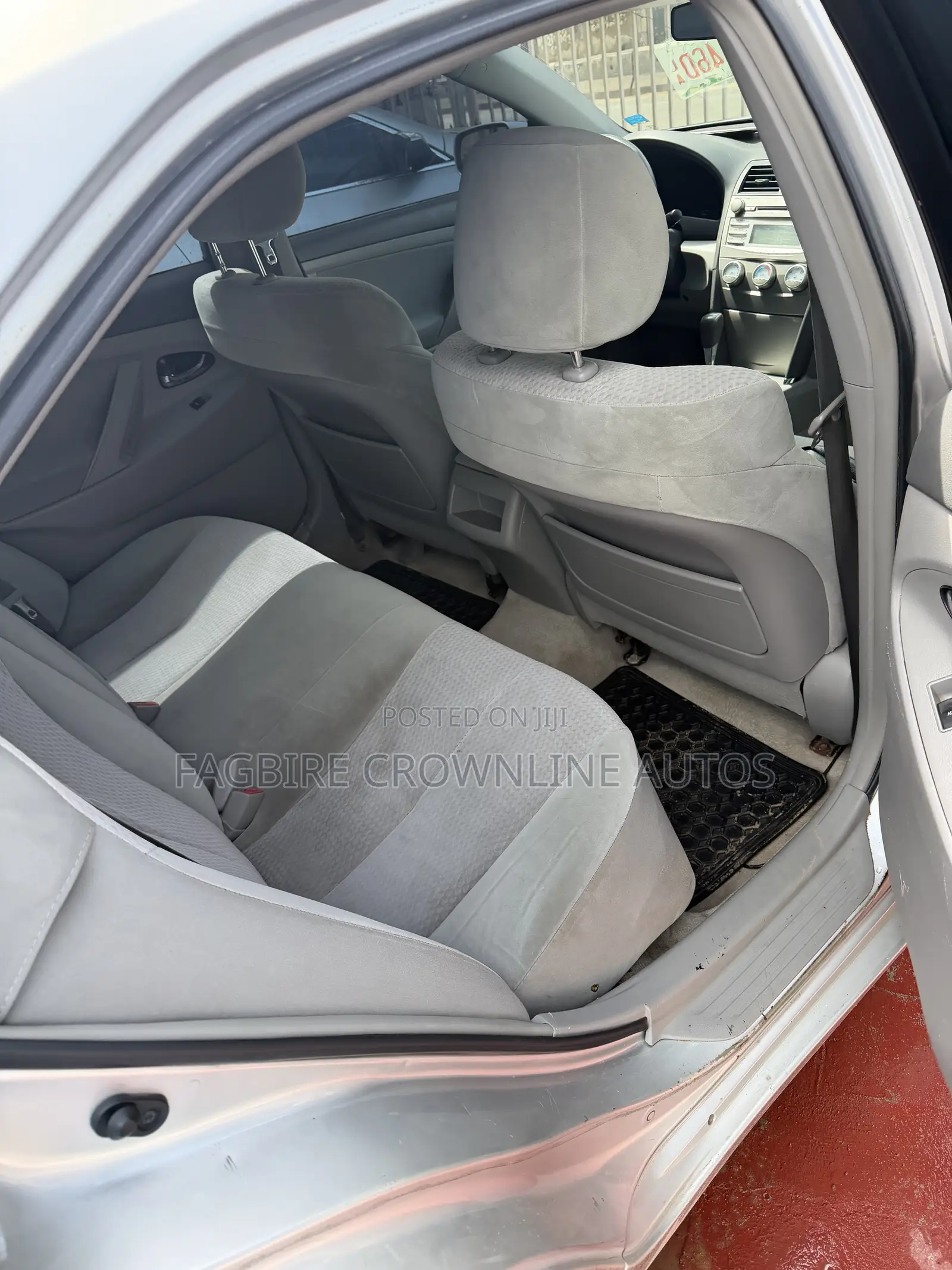 Toyota Camry LE 4dr Sedan (2.5L 4cyl 6A) 2011 Silver
