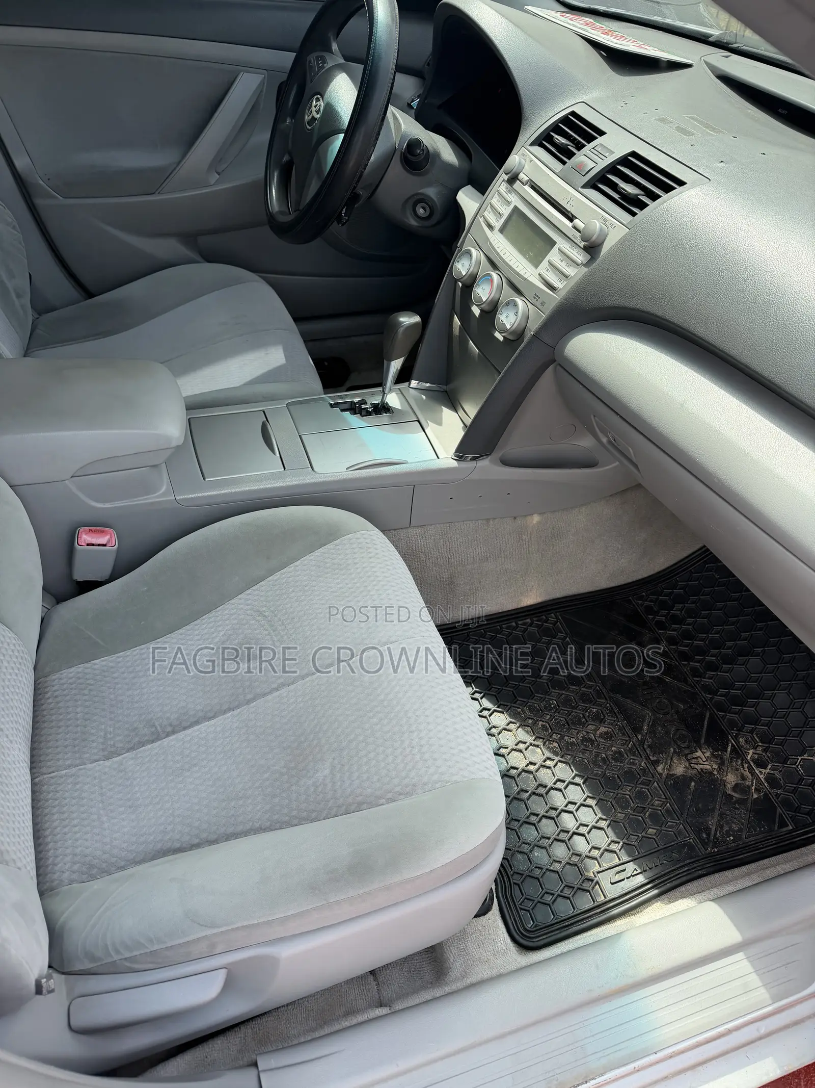 Toyota Camry LE 4dr Sedan (2.5L 4cyl 6A) 2011 Silver