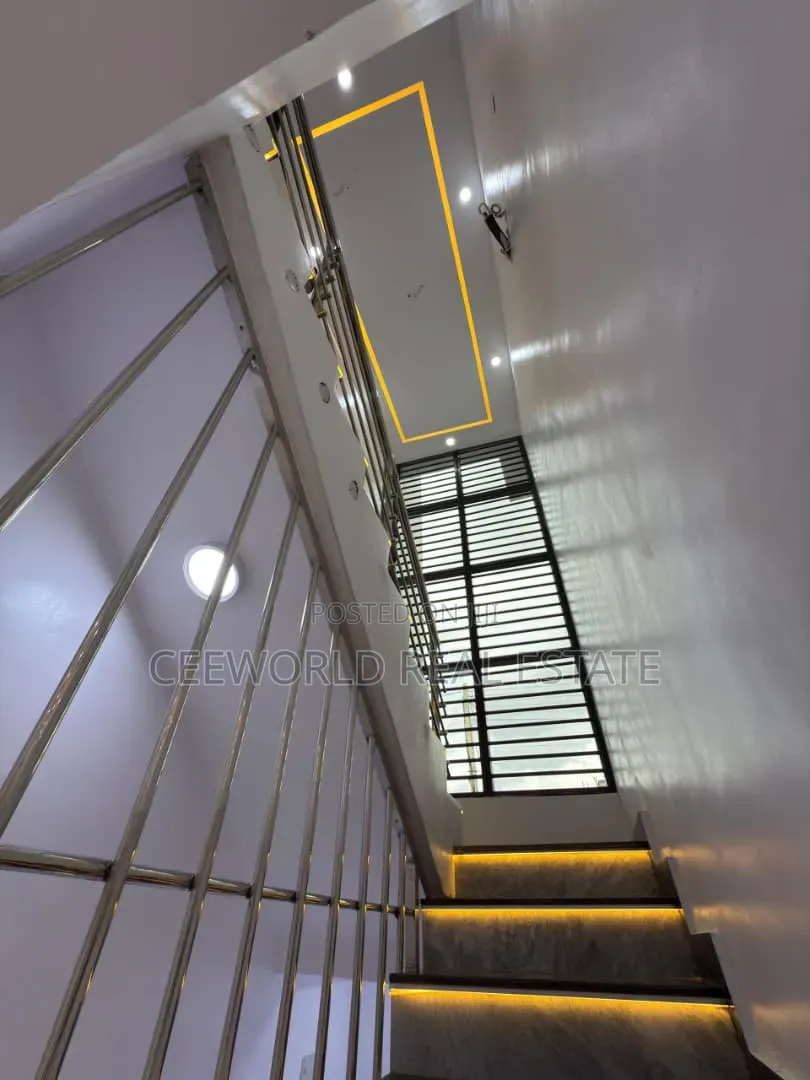 5bdrm Duplex in Kolapo Ishola Gra, Akobo for rent