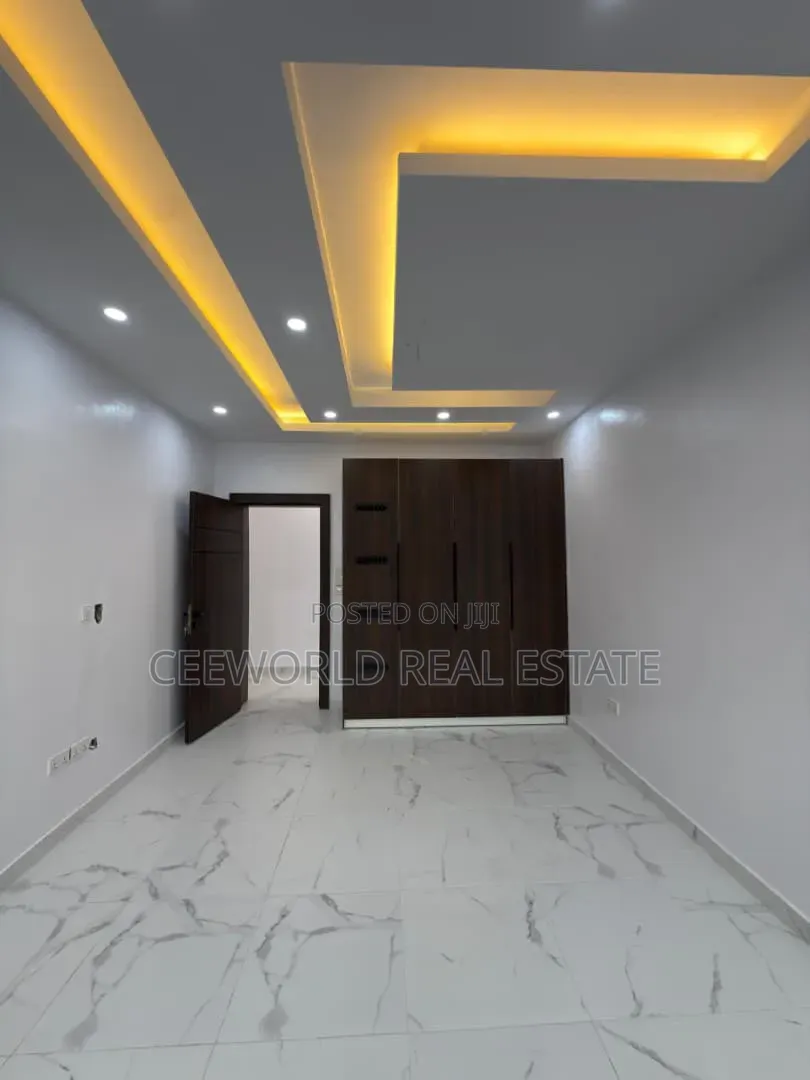 5bdrm Duplex in Kolapo Ishola Gra, Akobo for rent