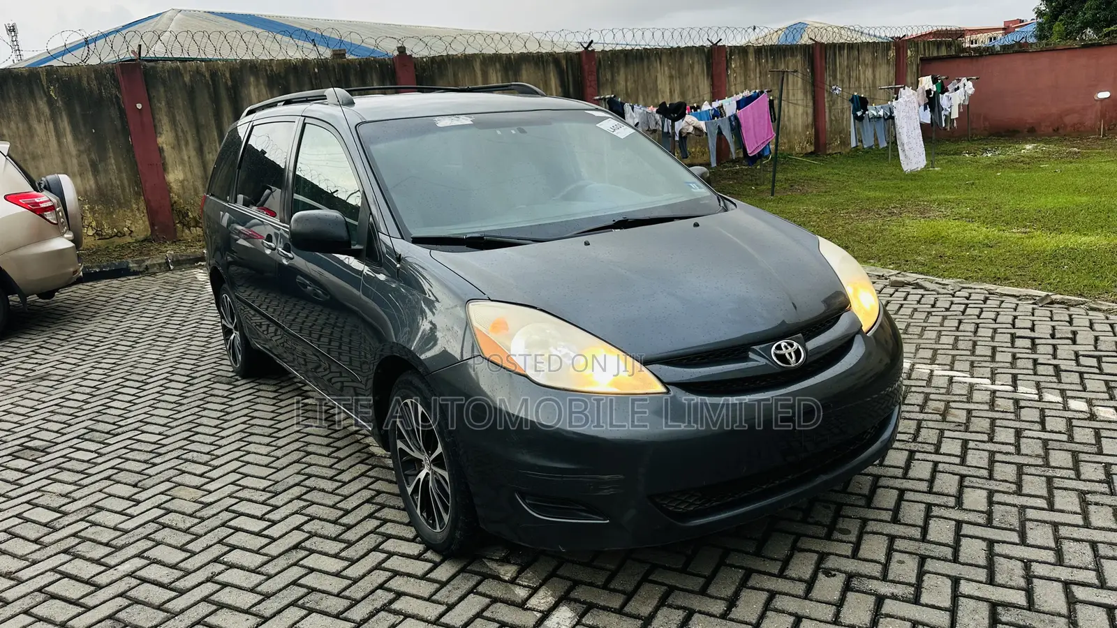 Toyota Sienna LE 2009 Gray