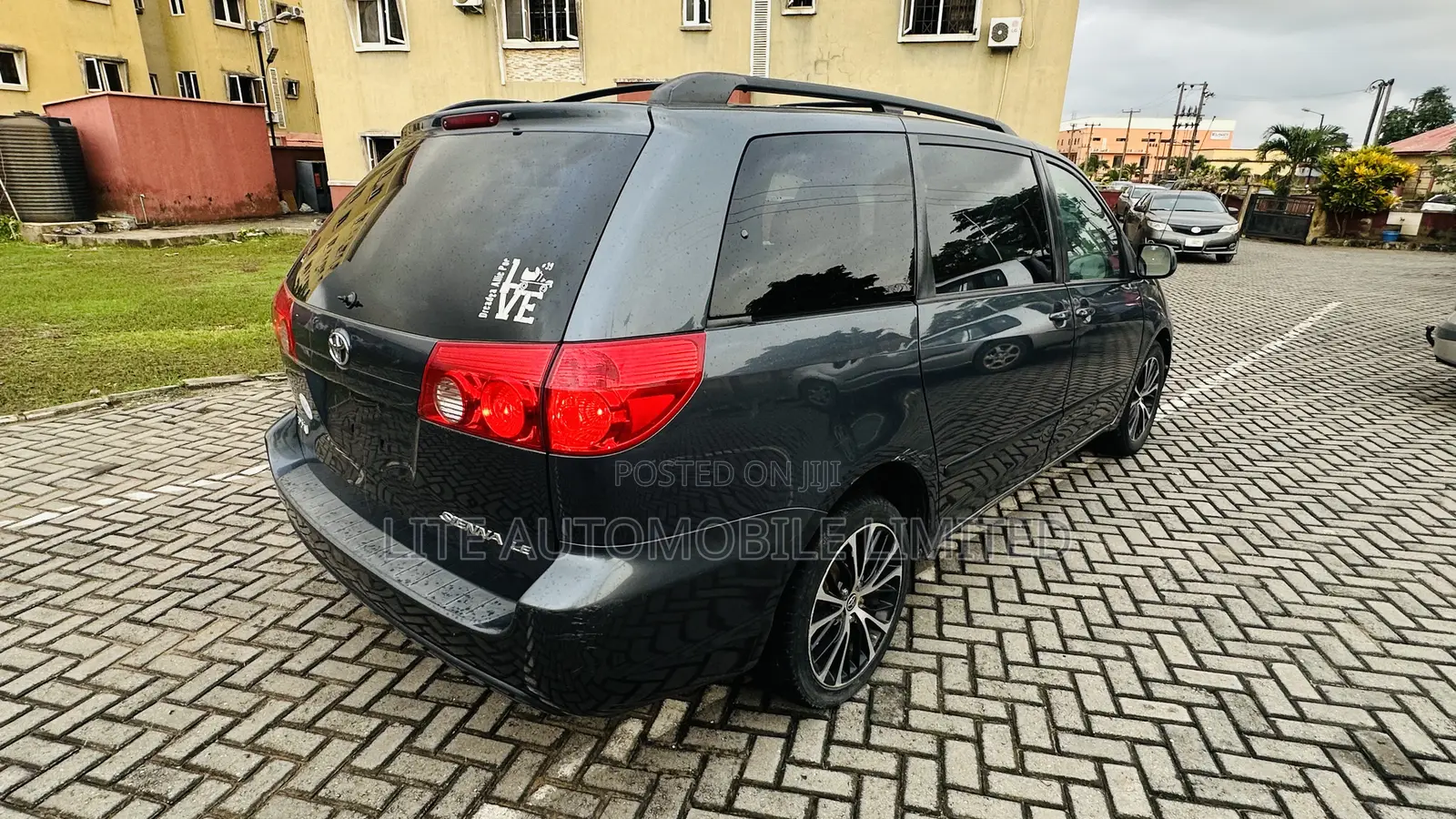 Toyota Sienna LE 2009 Gray