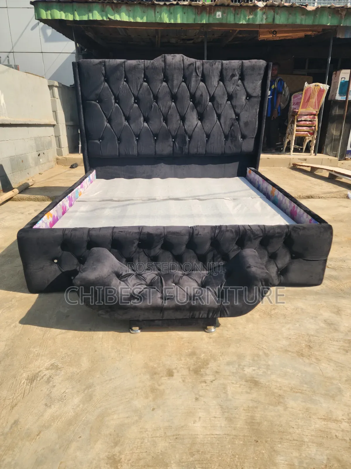 Luxury 6by6 Bed With Its Footrest