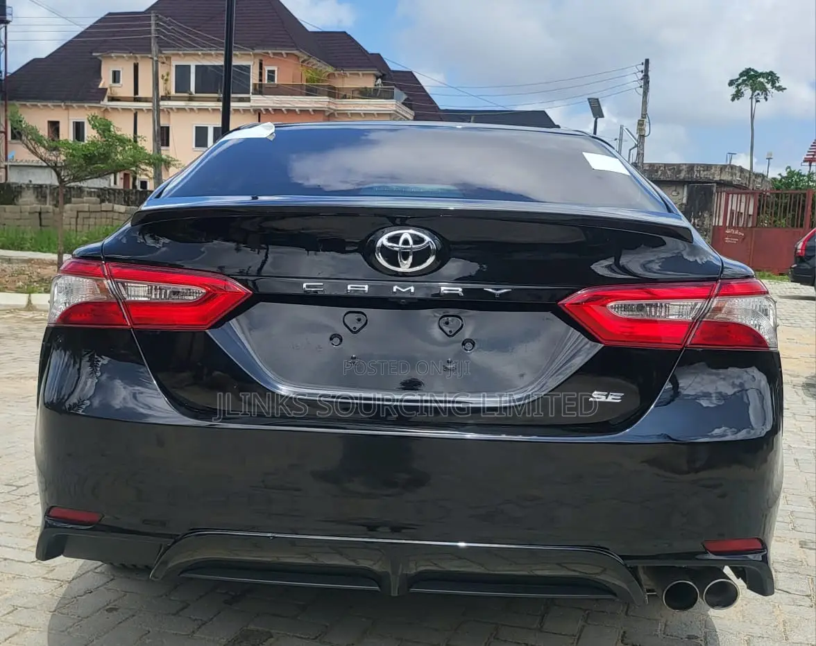 Toyota Camry SE FWD (2.5L 4cyl 8AM) 2018 Black