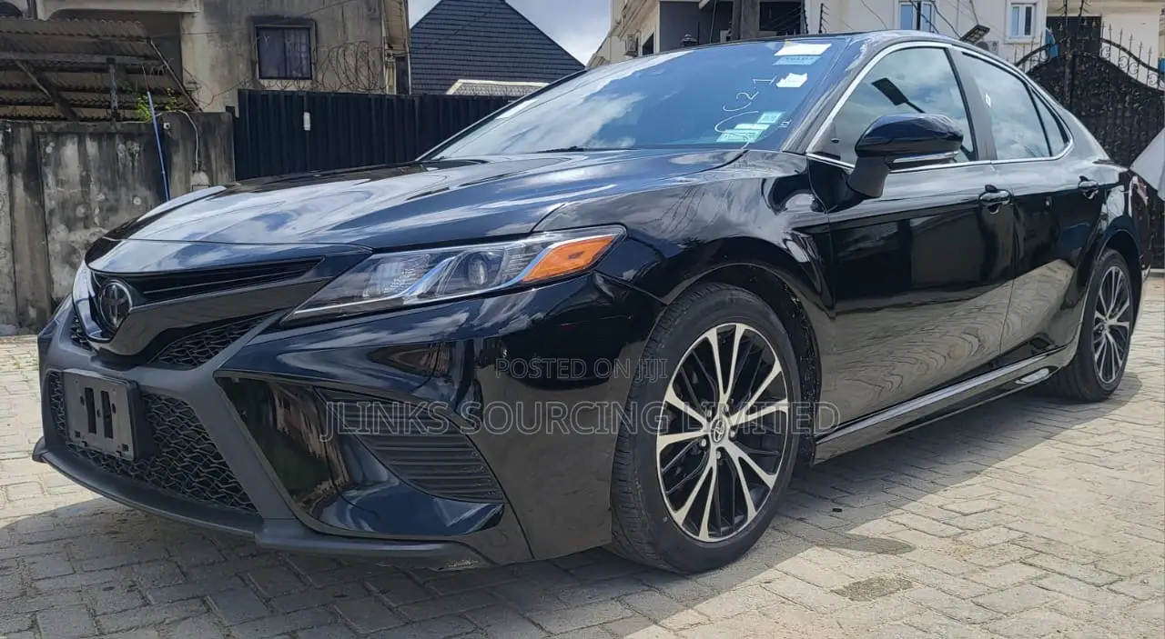 Toyota Camry SE FWD (2.5L 4cyl 8AM) 2018 Black