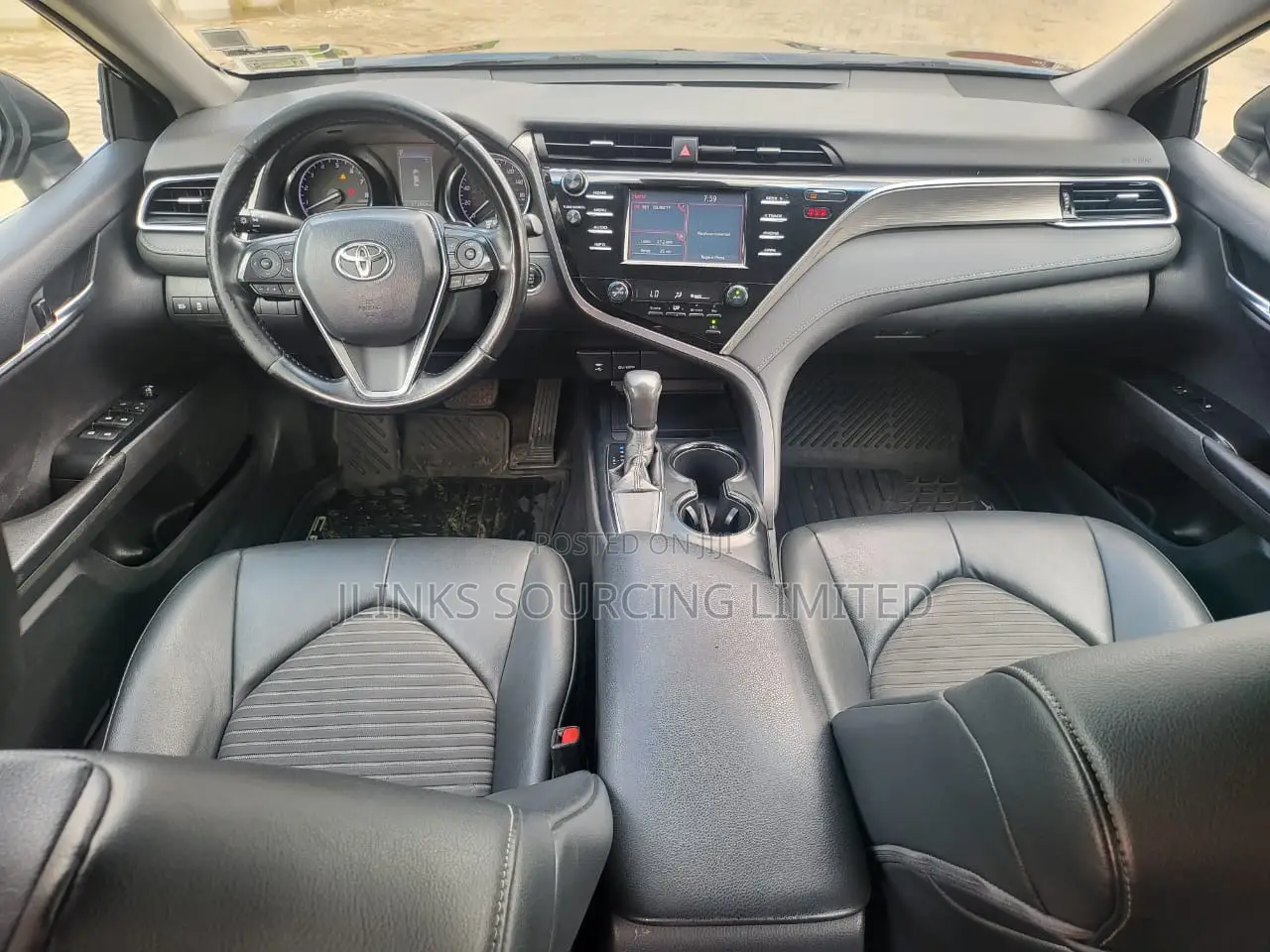 Toyota Camry SE FWD (2.5L 4cyl 8AM) 2018 Black