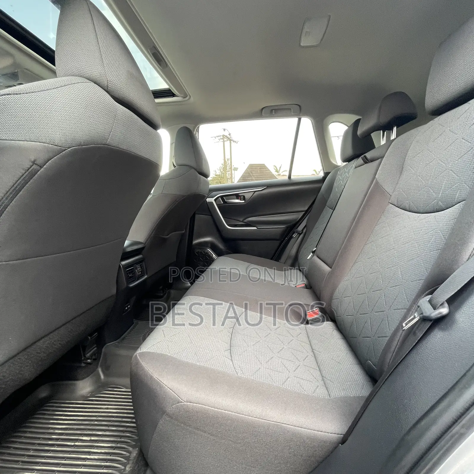 Toyota RAV4 XLE 2025 Green