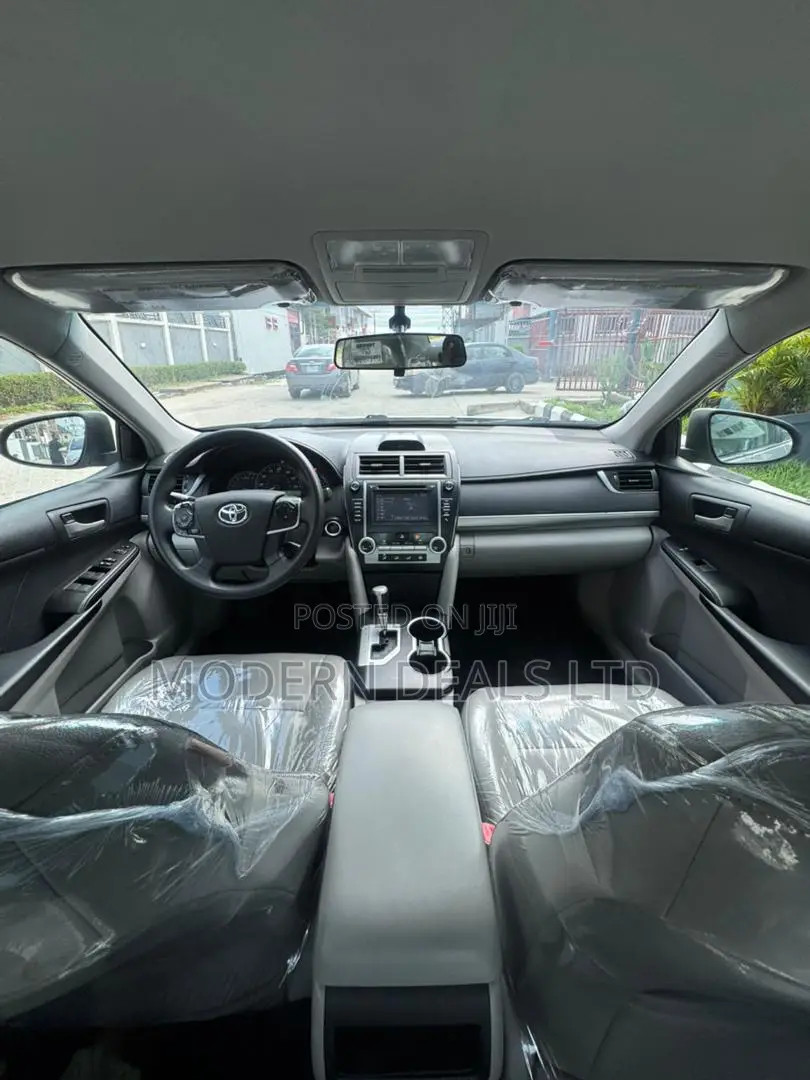 Toyota Camry SE 4dr Sedan (2.5L 4cyl 6A) 2013 Silver