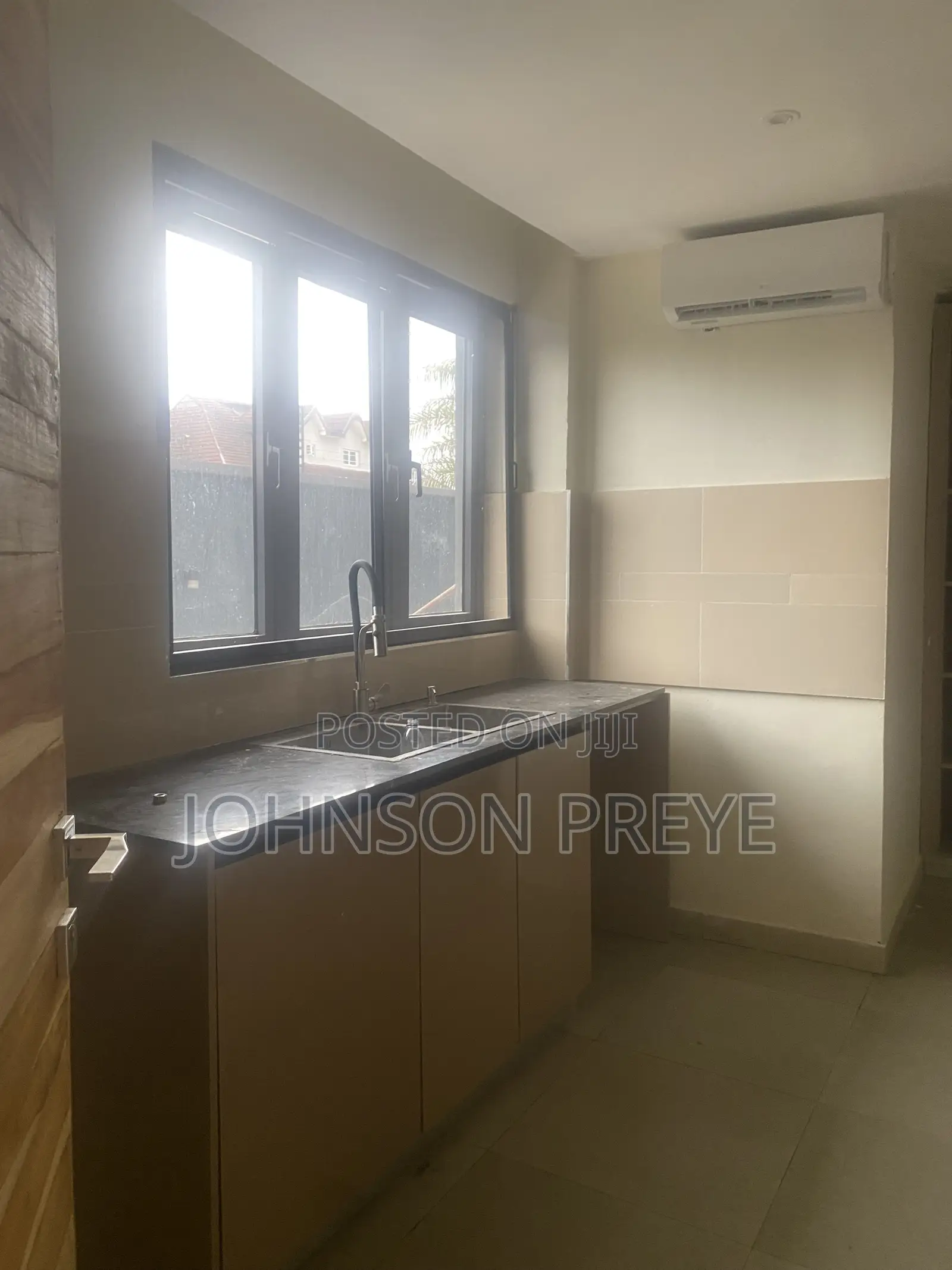 2bdrm Apartment in Lekki Phase 1 Proper for rent