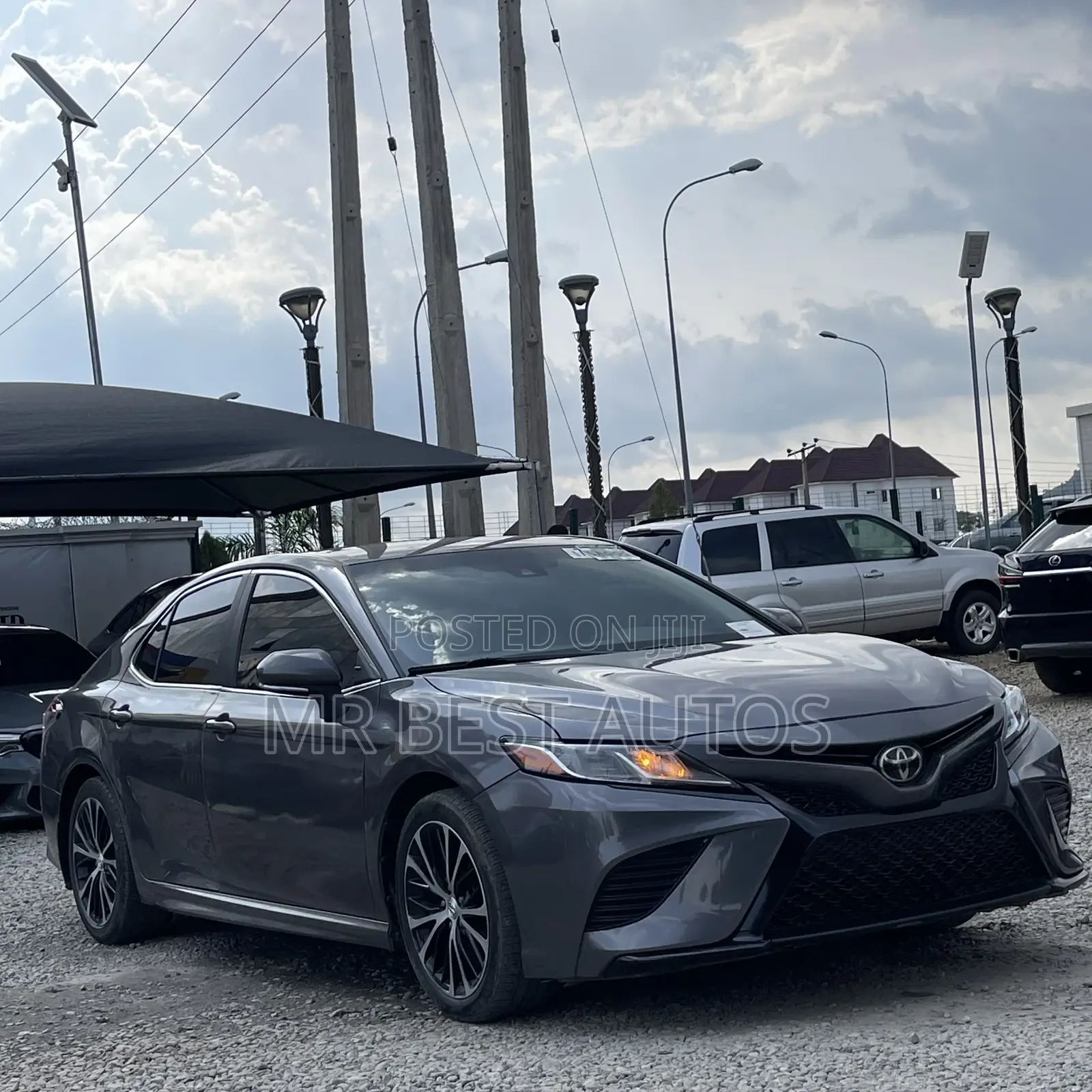 Toyota Camry SE FWD (2.5L 4cyl 8AM) 2018 Gray