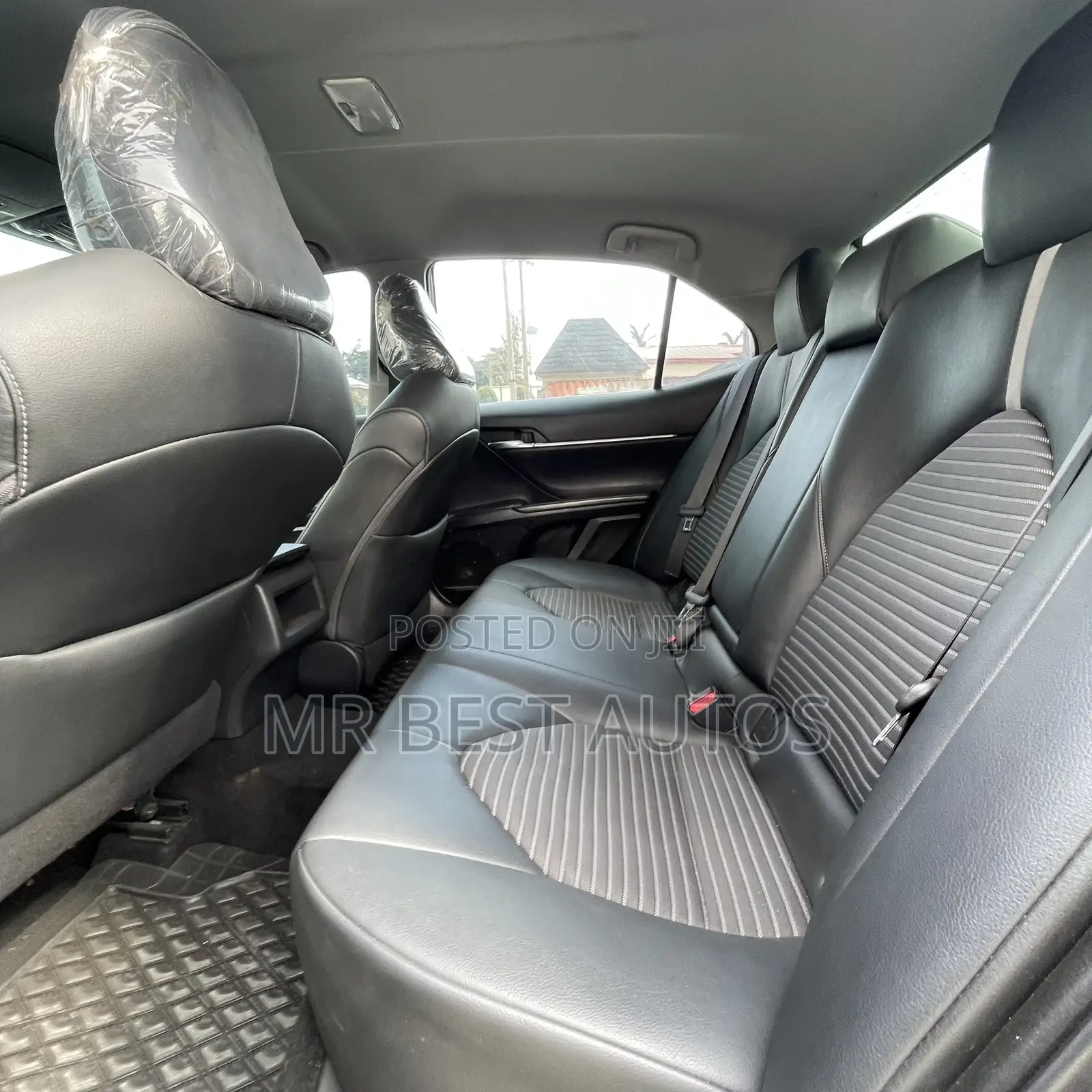 Toyota Camry SE FWD (2.5L 4cyl 8AM) 2018 Gray
